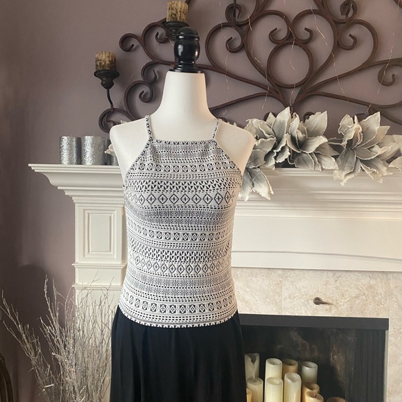 Garage Black and White Patterned Stretch Tank - Picture 3 of 14